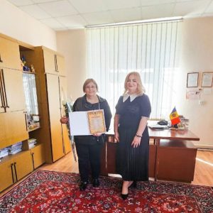 La mulți ani, doamna Ludmila Garștea, Director IET nr. 174